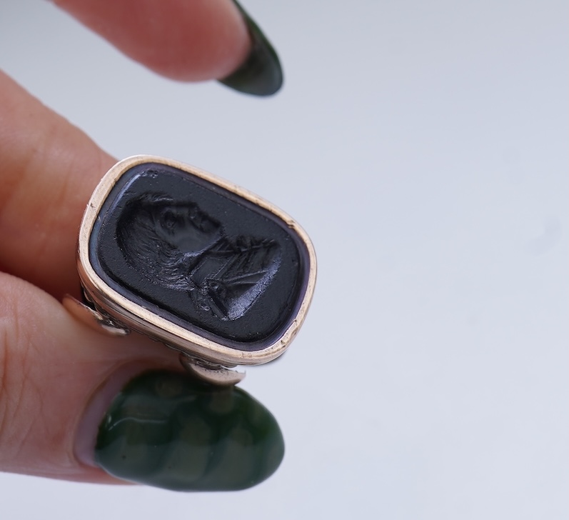 A gold and glass intaglio fob seal depicting Nelson, early 19th century